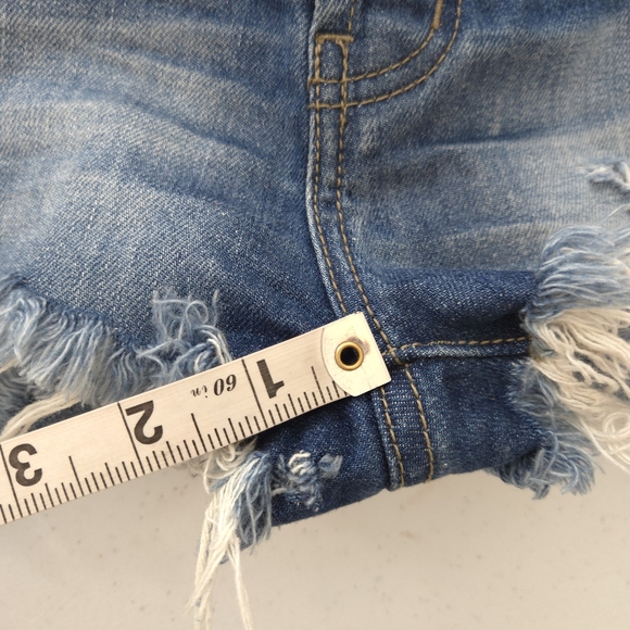 One Teaspoon Bonitas Low Waist Medium Rise Button Fly Raw Curved Hem Jean Shorts - Picture 11 of 11